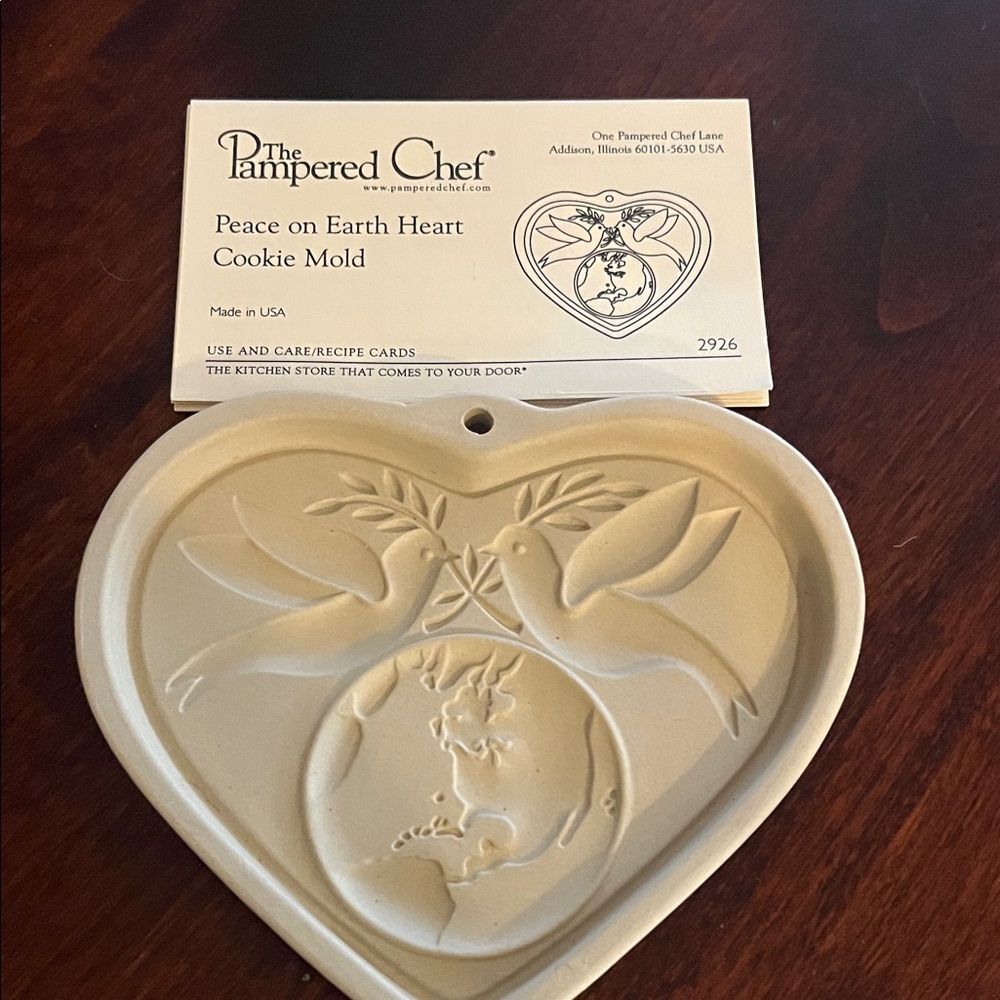Pampered Chef Cream Heart Cookie Mold